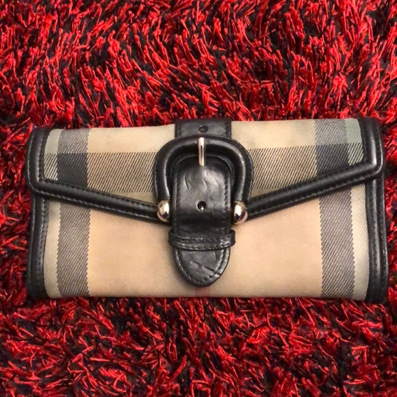 Burberry Handbags - Authentic Burberry Envelope Wallet